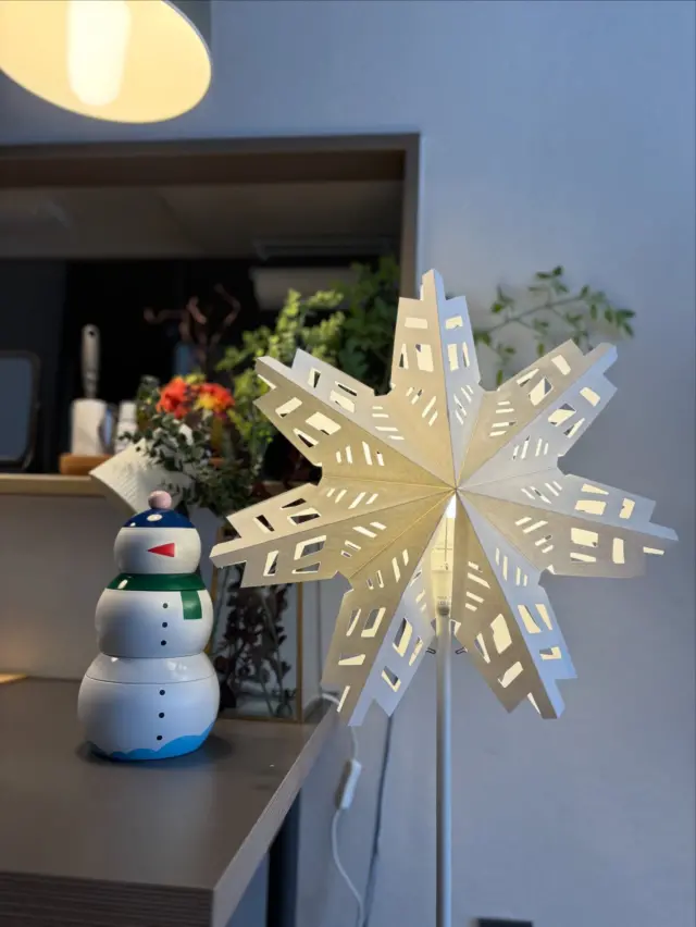 ぽいやつを置いてみた！ええやーん🎄 IKEAたまに組み立てハードなやつがある💦 #クリスマス #雪だるま #ikea